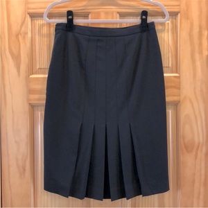 Moda International Back Pleated Pencil Skirt, size 4, Machine wash, tumble dry